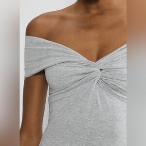 Aritzia Gray Contour Top Twist Off Shoulder Size M